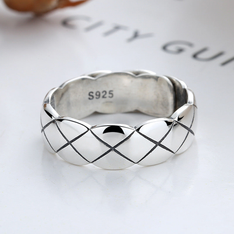 Grid design ring