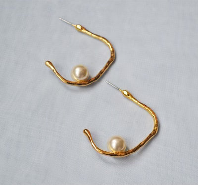 Pretty pearl hoop earrings